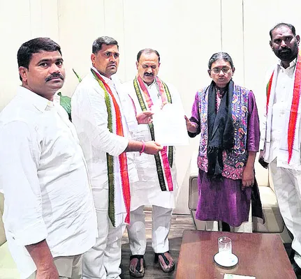 డీసీసీ అధ్యక్షుడిగా   నరేశ్‌జాదవ్‌ బాధ్యతలు