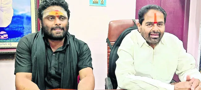 బకాయి నిధులు తక్షణం చెల్లించాలి 