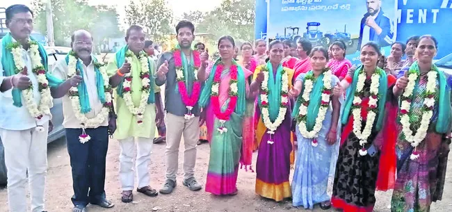 పలు గ్రామాల్లో సర్పంచ్‌, వార్డు స్థానాలకు ఒకే నామినేషన్‌ 