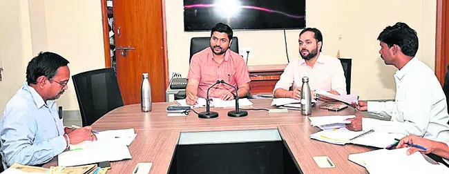 ఇళ్ల నిర్మాణాలు త్వరగా ప్రారంభించాలి