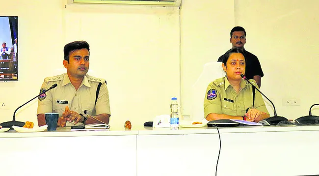 ఓటీపీలు, యూపీఐ వివరాలు ఎవరికీ చెప్పొద్దు