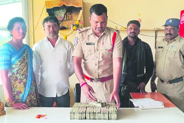 డబ్బుల కోసమే డమ్మీలు.!