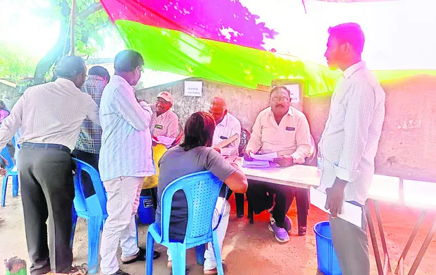 ఏకగ్రీవానికి వేలం!
