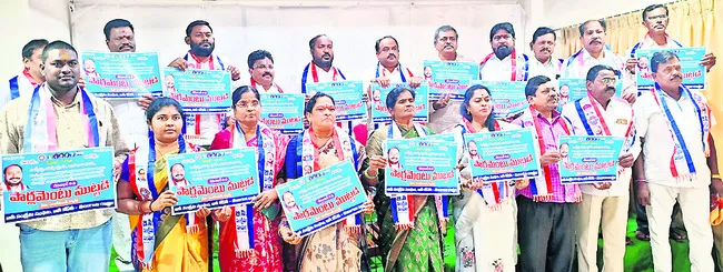 బీసీ రిజర్వేషన్లపై ప్రైవేట్‌ బిల్లు ప్రవేశపెట్టాలి