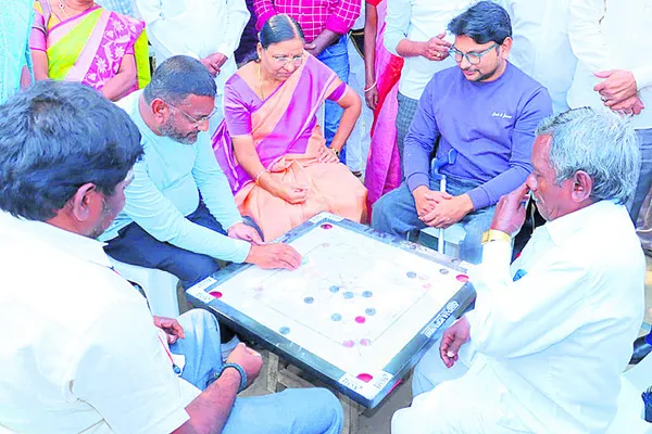 దివ్యాంగులు ఆత్మవిశ్వాసంతో ముందుకెళ్లాలి