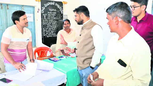 నామినేషన్ల ప్రక్రియ సజావుగా జరగాలి 