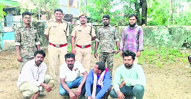 జింకలకు ఉచ్చు వేసిన ఐదుగురు అరెస్ట్‌ 