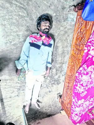 మద్యం మత్తులో ఆత్మహత్య 