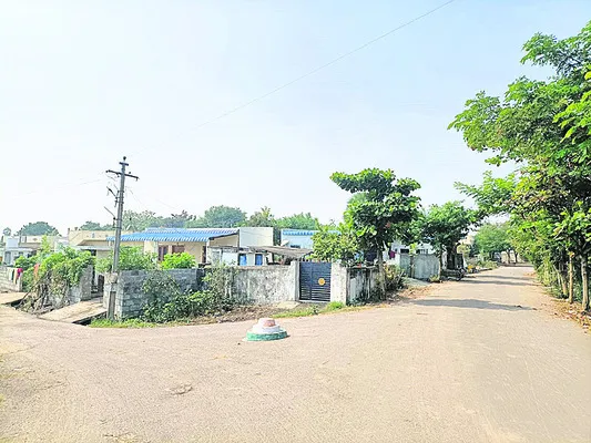 పల్లె ఒక్కటే.. పంచాయతీలు రెండు