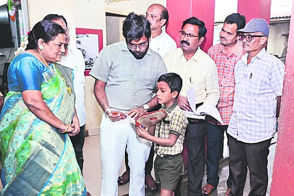 పాఠశాలల్లో కలెక్టర్‌ తనిఖీలు