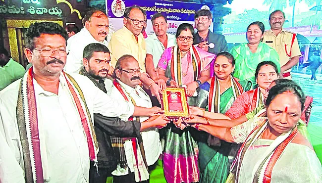 రామలింగేశ్వర స్వామి ఆలయానికి తెలుగు బుక్‌ ఆఫ్‌ రికార్డ్