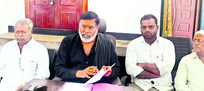 ‘ఉద్యోగం వదిలేసి రాజకీయాల్లోకి రండి’ 