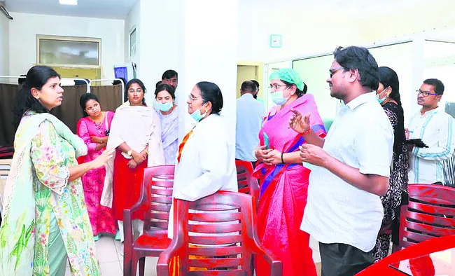 ప్రసూతి వార్డులో పురుషులు ఉండొద్దు