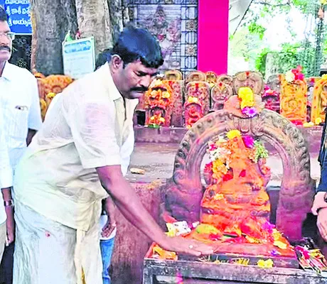 సవాల్‌ విసిరారు..వెన్ను చూపారు ! 