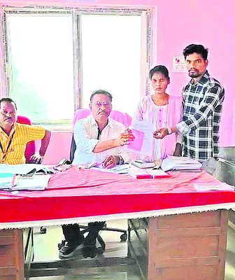 ఏకగ్రీవం నుంచి పోటీ దిశగా ఆశాలపల్లి గ్రామం