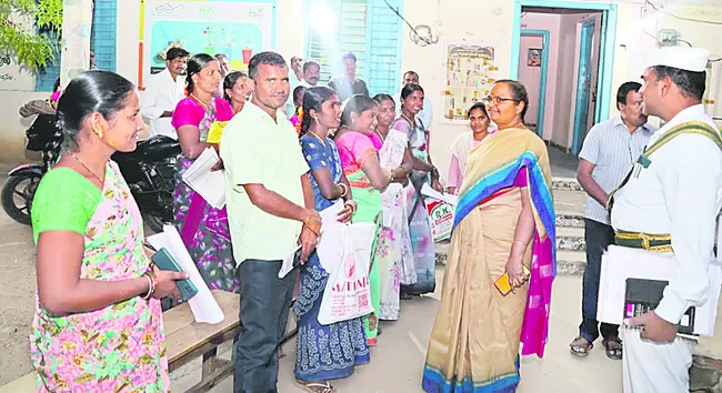 నామినేషన్ల స్వీకరణలో అశ్రద్ధ తగదు