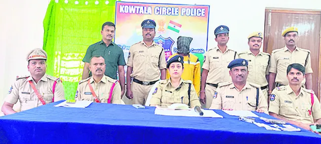 సినిమాలతో ప్రేరణ పొంది.. గన్‌ కొని