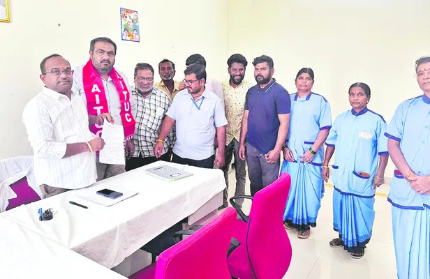 సమానపనికి సమాన వేతనం ఇవ్వాలి 