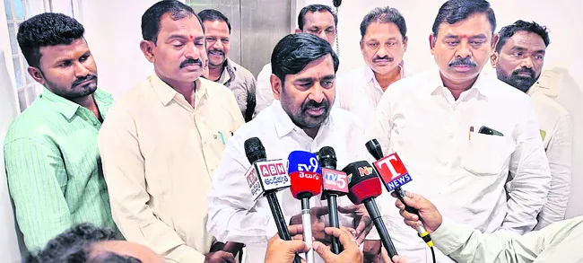కాంగ్రెస్‌ మంత్రులు స్పృహలో లేరు