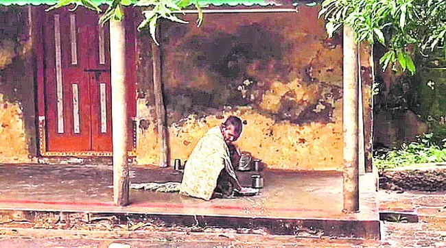 మతిస్థిమితం లేని మహిళ గృహనిర్బంధం 