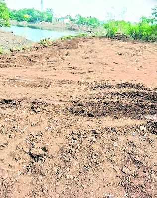 రాజధాని నడిబొడ్డున చెరువు కబ్జా 