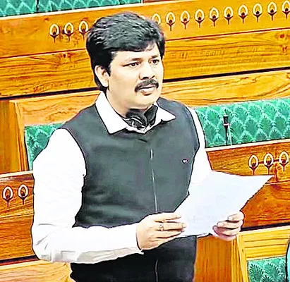 ఎస్సీ, ఎస్టీలకు ప్రత్యేక నిధులు కేటాయించాలి