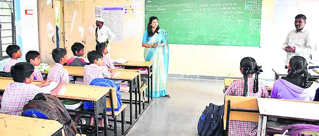 పాఠ్యాంశాలపై పట్టు సాధించాలి