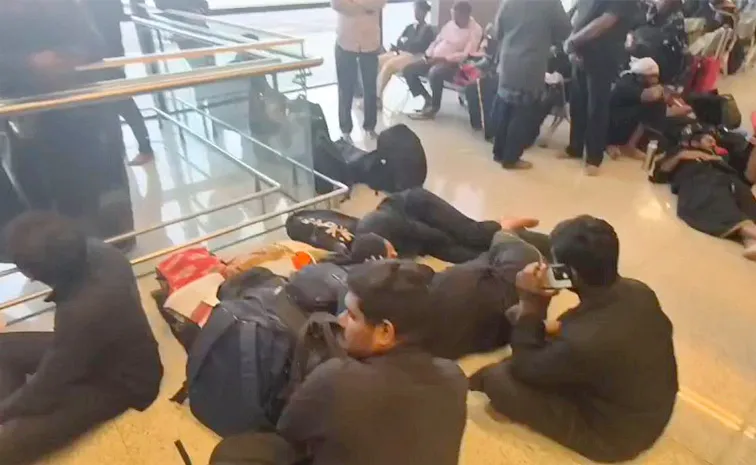 Ayyappa Devotees Protest At Shamshabad Airport Dec 03rd News