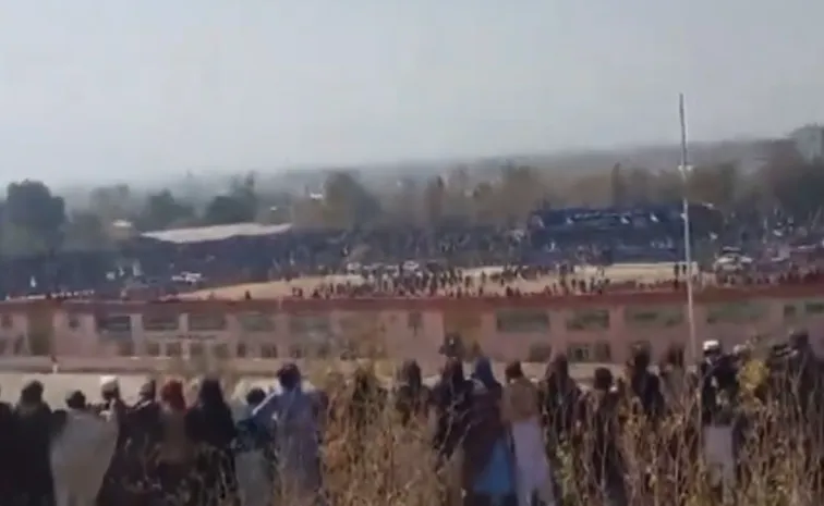 వేలమంది సమక్షంలో, 13 ఏళ్ల బాలుడితో బహిరంగ మరణశిక్ష