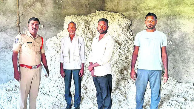 రైతు కష్టం..దొంగలపాలు