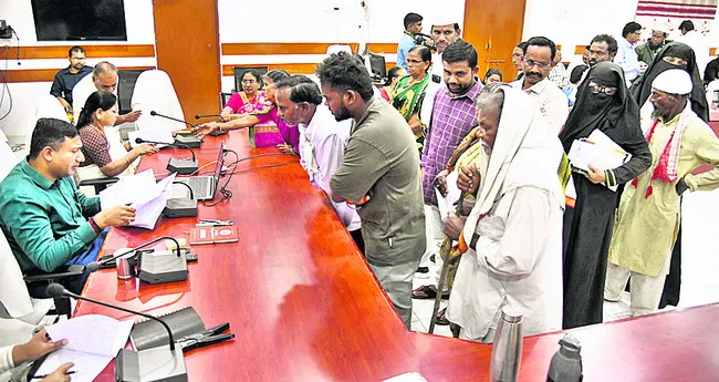 అర్జీల వెల్లువ