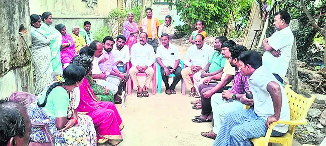 ప్రజా సమస్యలపై మాట్లాడితే అక్రమ కేసులు 