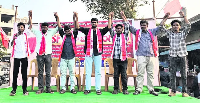 విద్యా వ్యవస్థను గాలికి వదిలేసిన మంత్రి లోకేష్‌ 