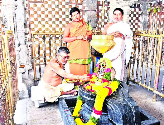 శివకేశవులకు విశేష పూజలు 