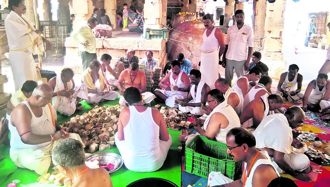 యాగంటిశ్వరుని  హుండీ ఆదాయం లెక్కింపు 