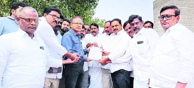 కేంద్ర నిధులపై మీ పెత్తనం ఏంటి?