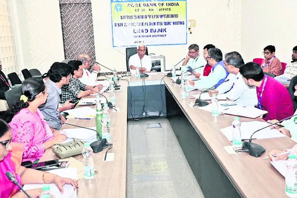 ప్రభుత్వ ప్రాధాన్యత కార్యక్రమాలపై దృష్టి
