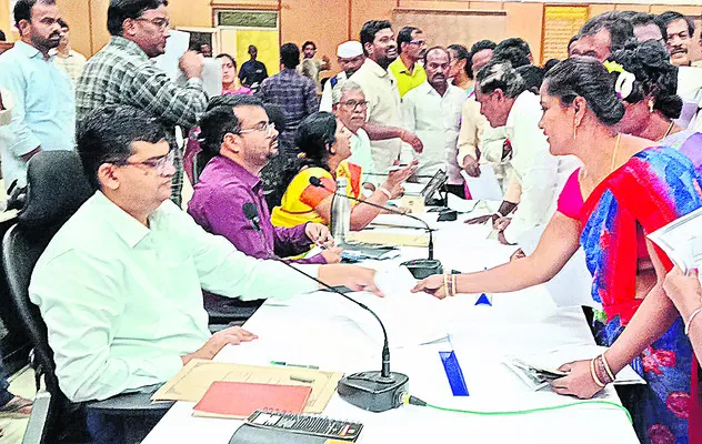 అర్జీలు త్వరితగతిన పరిష్కరించాలి 