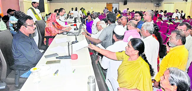 రెవెన్యూ క్లినిక్‌తో సమస్యల పరిష్కారం 