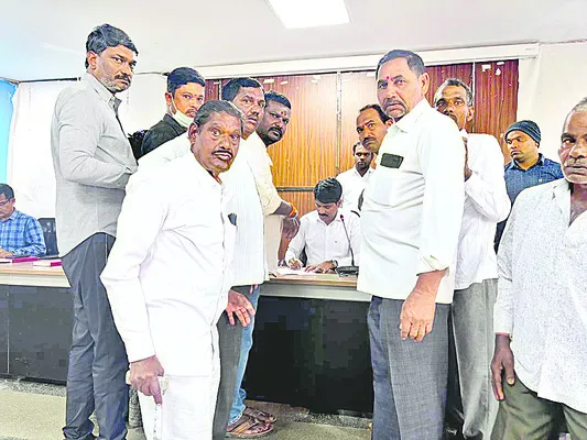 అర్జీలను పెండింగ్‌ పెట్టొద్దు