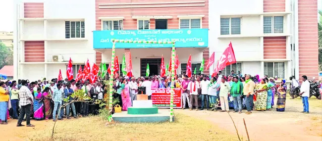 గిరిజనులపై దాడులు దుర్మార్గం 