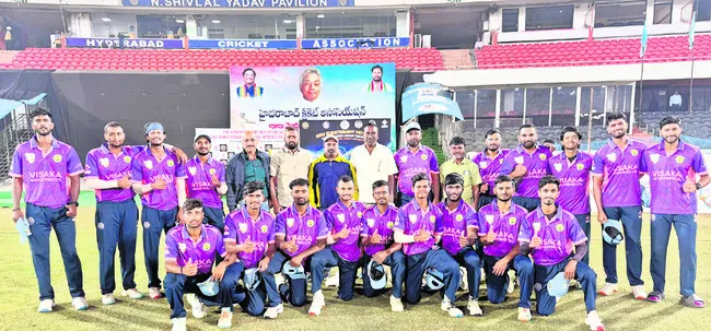 మహబూబ్‌నగర్‌ శుభారంభం 