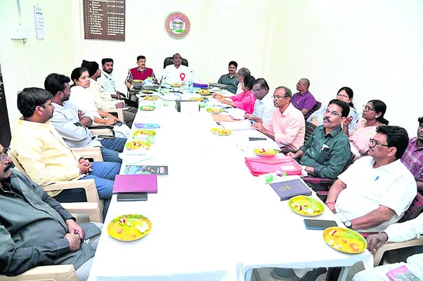 జాతర రద్దీకి అనుగుణంగా బస్సులు నడపాలి