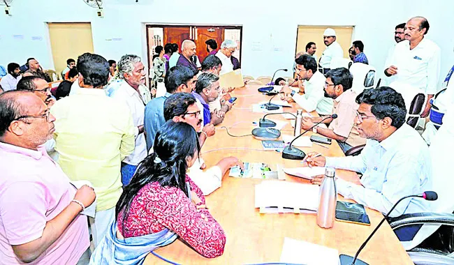 అర్జీల పరిష్కారానికి ప్రాధాన్యం 