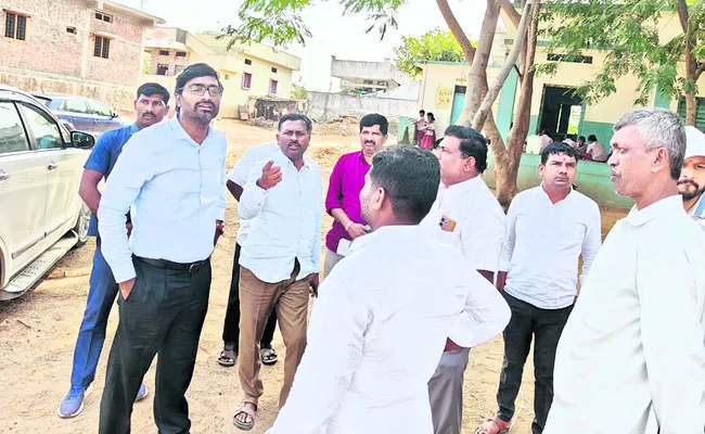 అభివృద్ధి పనులు వెంటనే చేపట్టాలి 