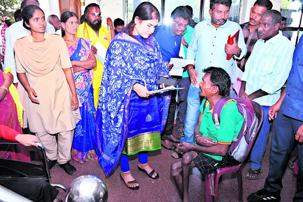 ఆసరా లేదు.. పింఛన్‌ ఇవ్వండి!