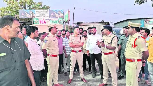 ట్రాఫిక్‌ నియంత్రణపై శ్రద్ధ చూపాలి