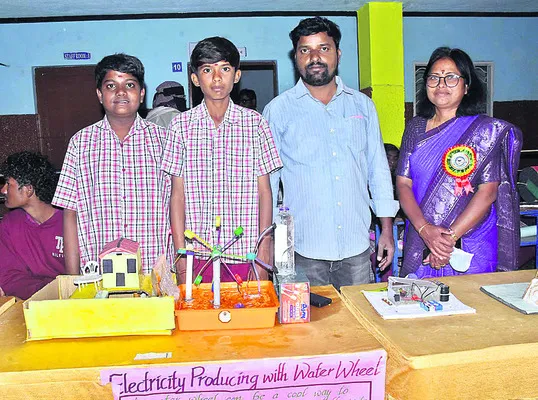 వాటర్‌ వీల్‌తో విద్యుత్‌ ఉత్పత్తి 
