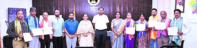 పాఠశాలలకు స్వచ్ఛ అవార్డులు 