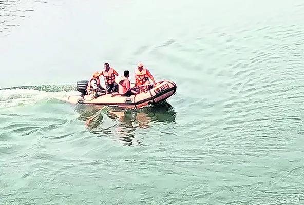 దొరకని ఆచూకీ.. ఆగని కన్నీళ్లు